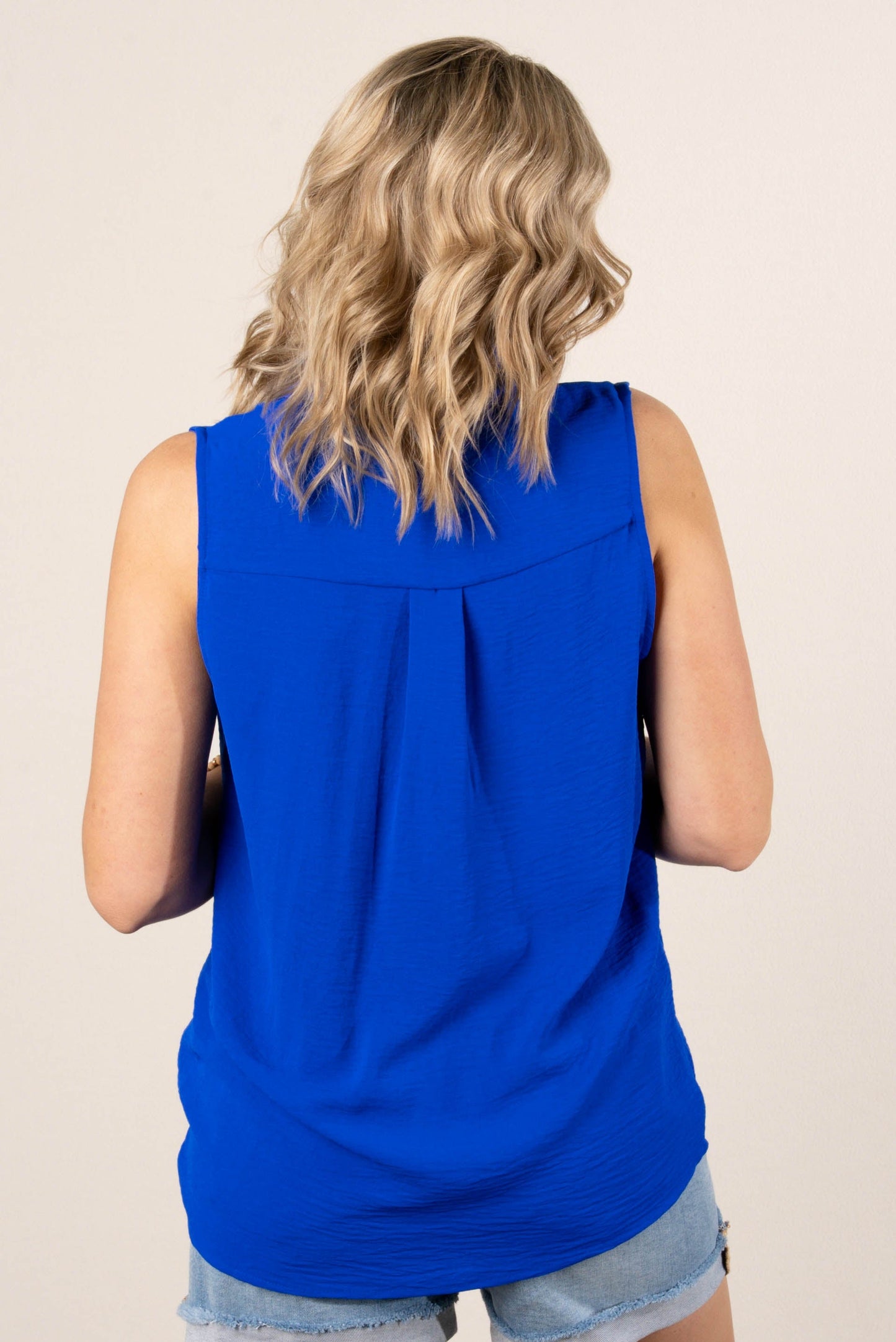 Crinkle Knit Sleeveless Shirt