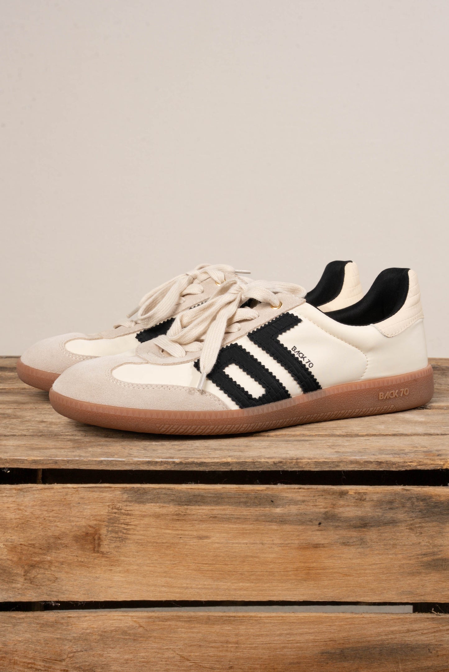 Back 70 Ghost Leather Sneaker