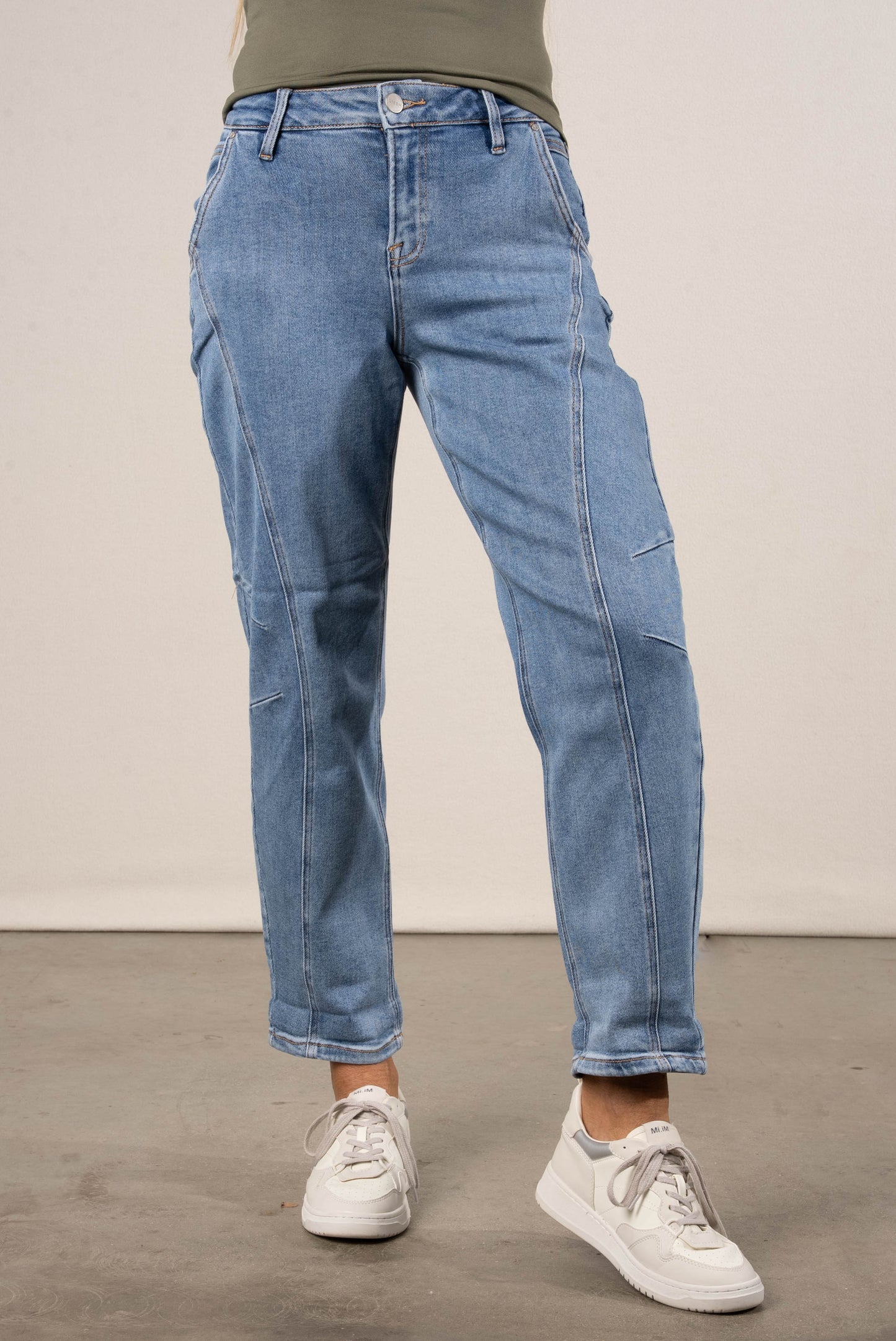 Risen Denim | Juno Mid Rise Rolled Cuff Barrel Jeans