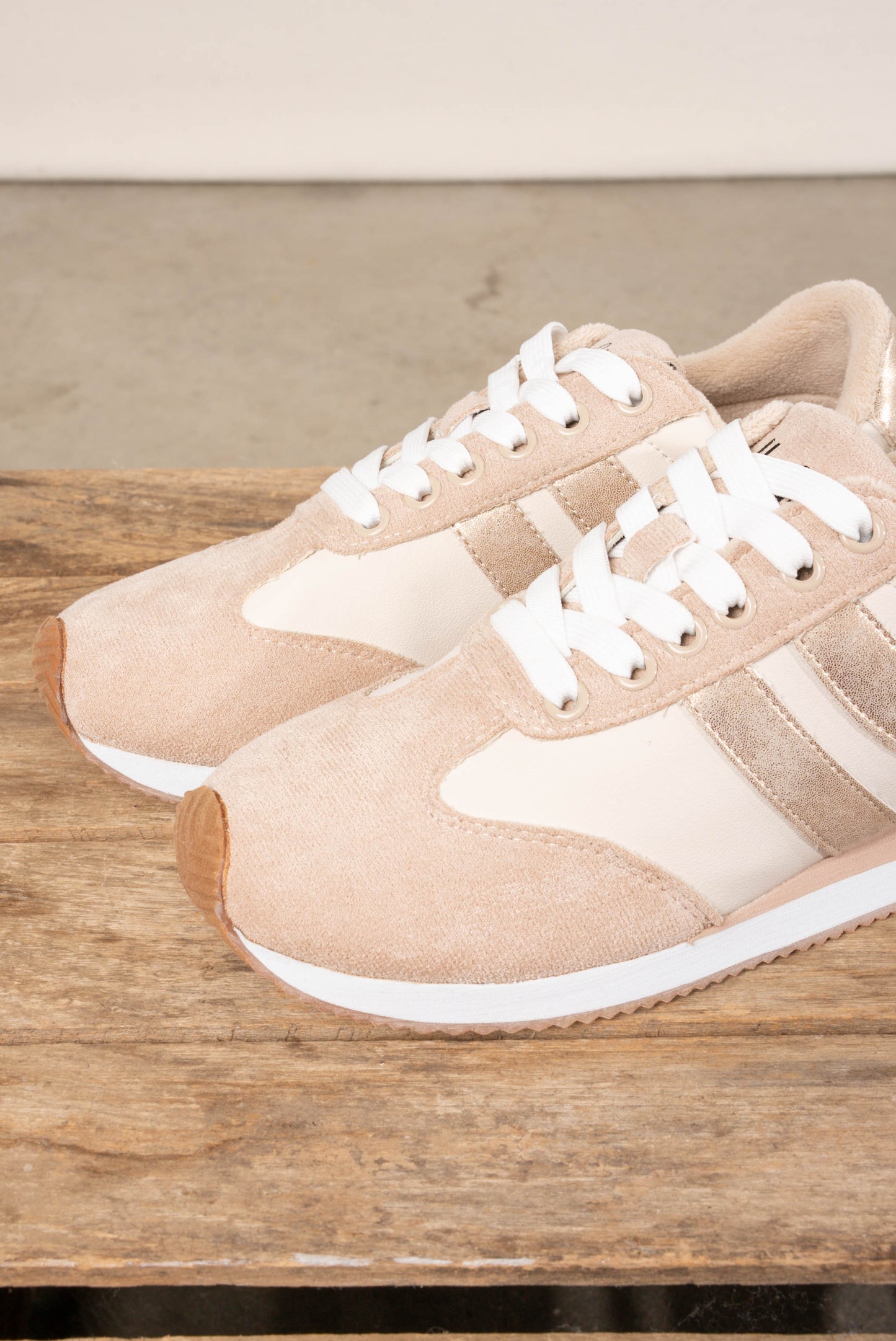 Jet Lag Sneaker
