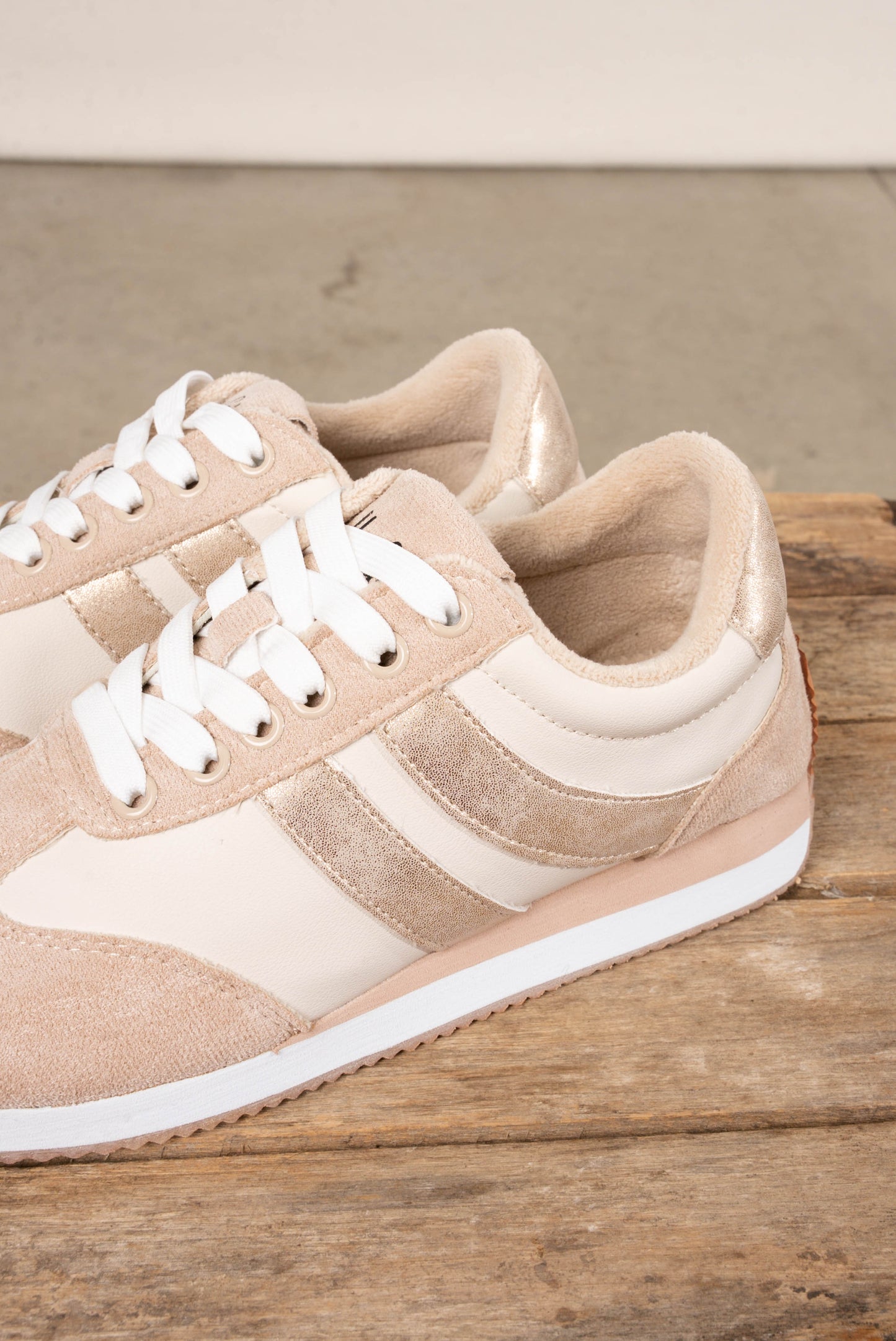 Jet Lag Sneaker