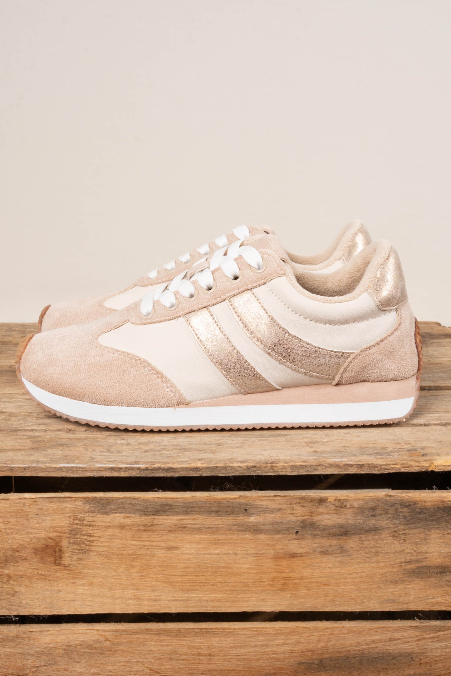 Jet Lag Sneaker