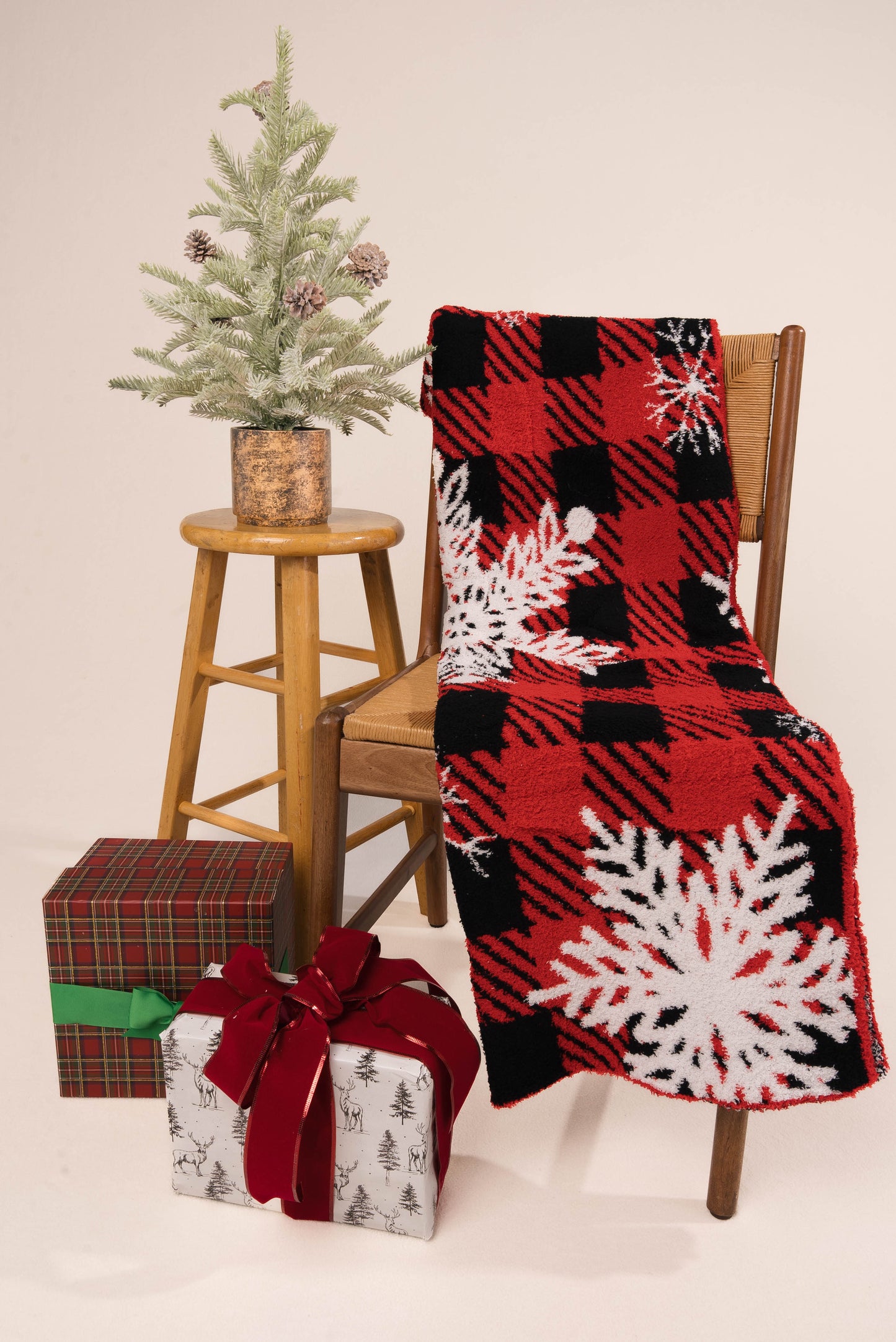Plush Cuddle Up Luxe Christmas Blankets