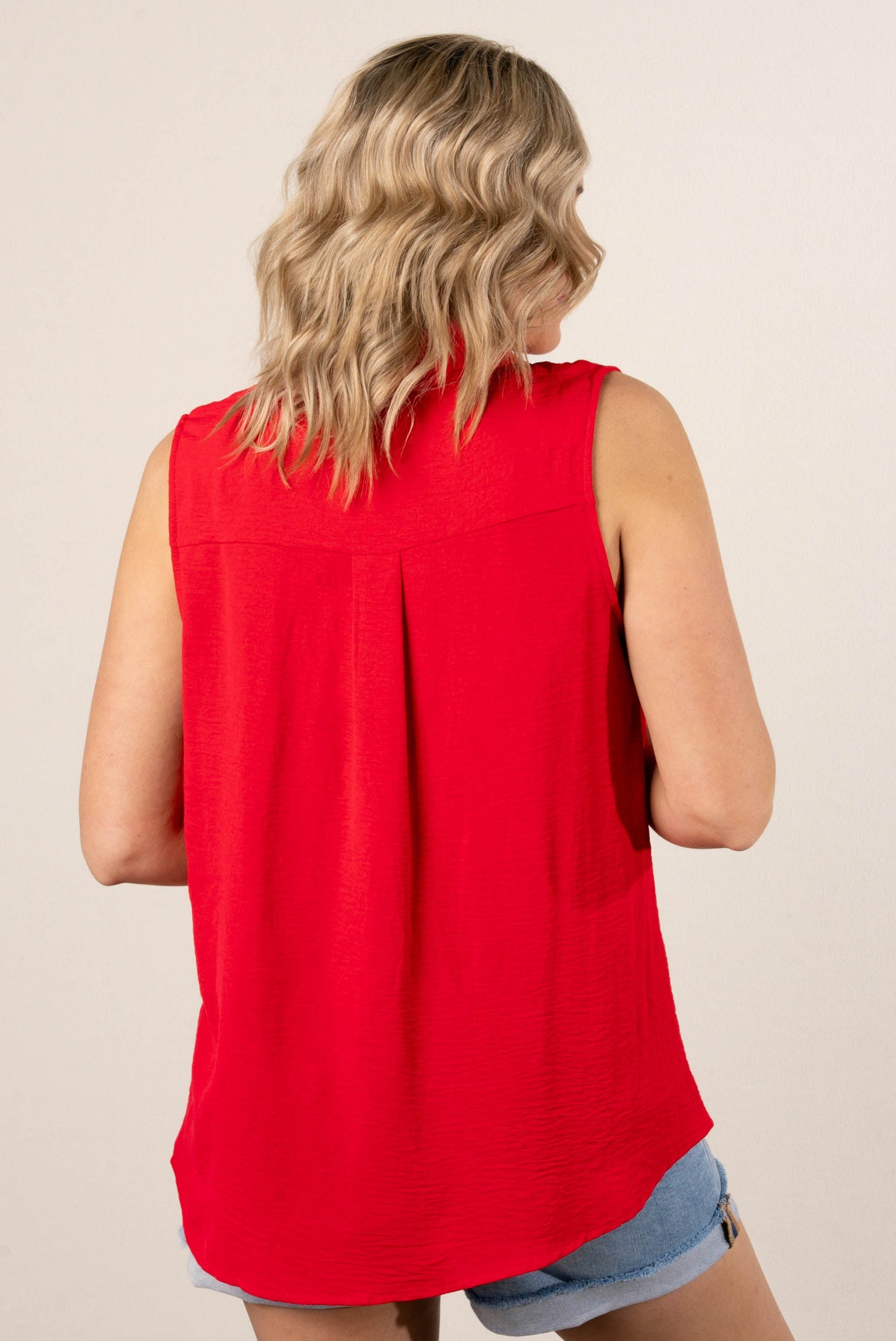 Crinkle Knit Sleeveless Shirt