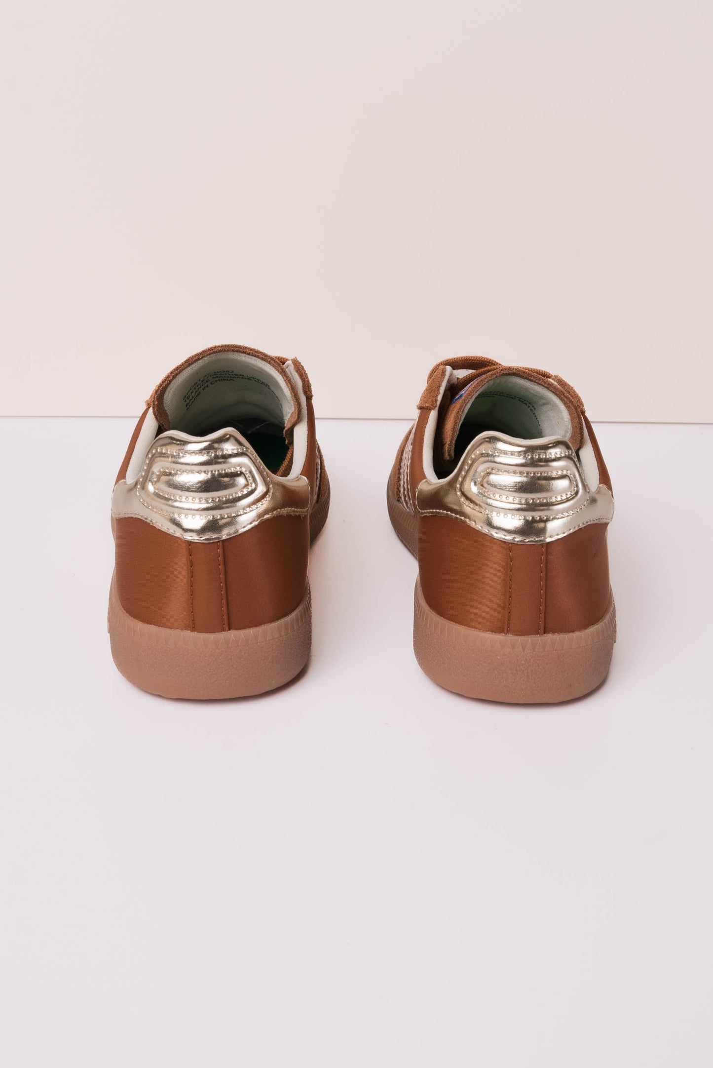Back 70 Ghost Leather Sneaker