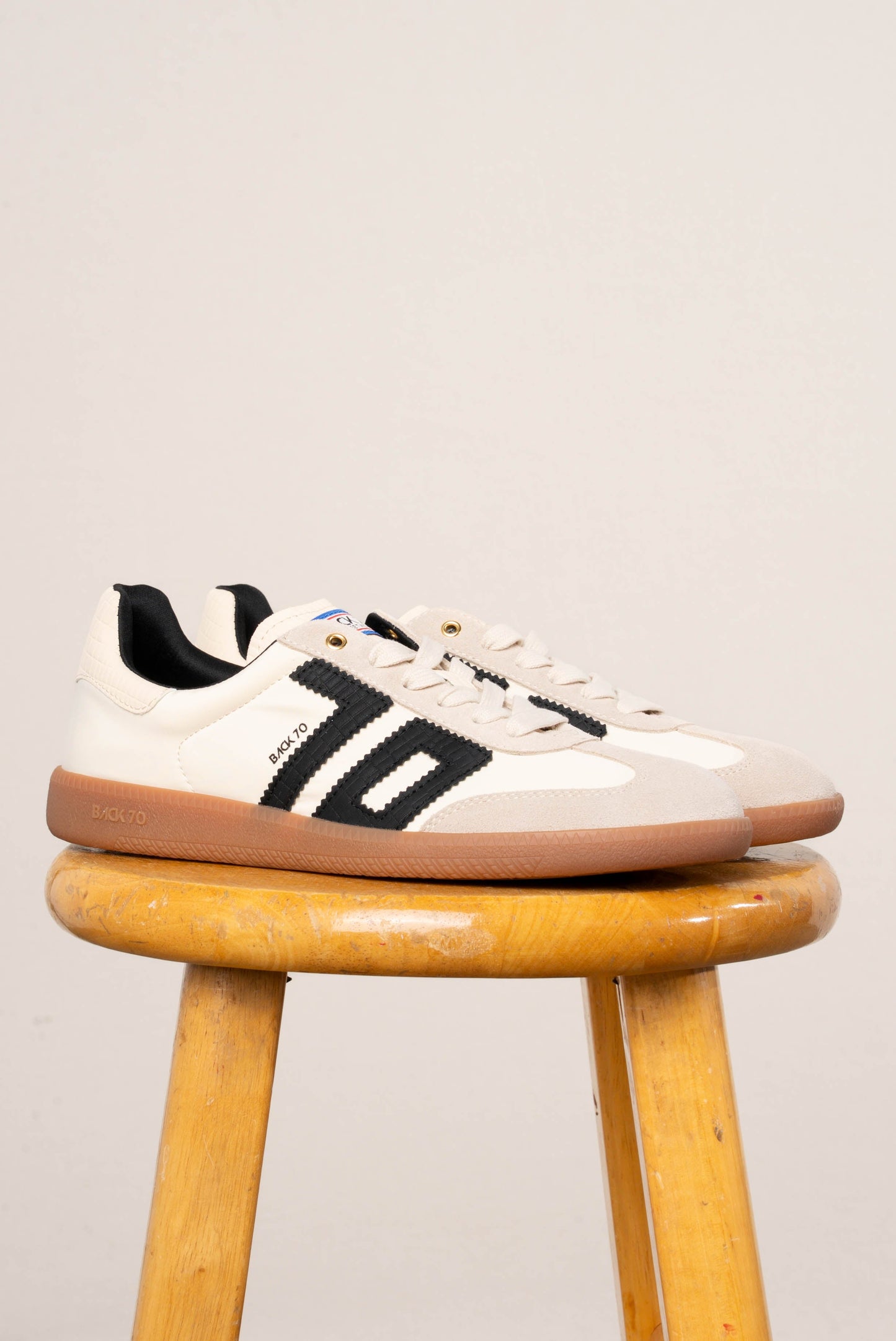 Back 70 Ghost Leather Sneaker