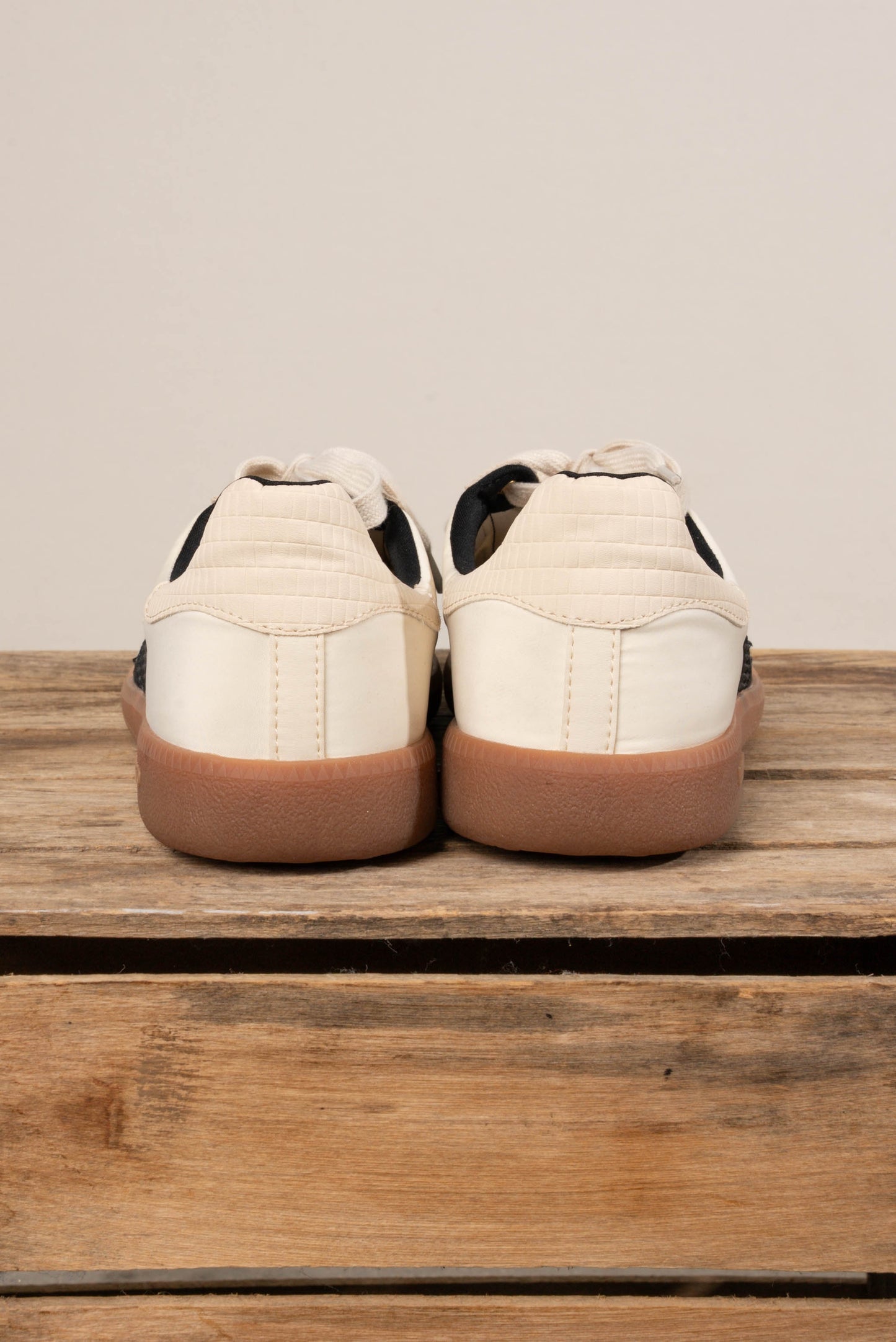 Back 70 Ghost Leather Sneaker