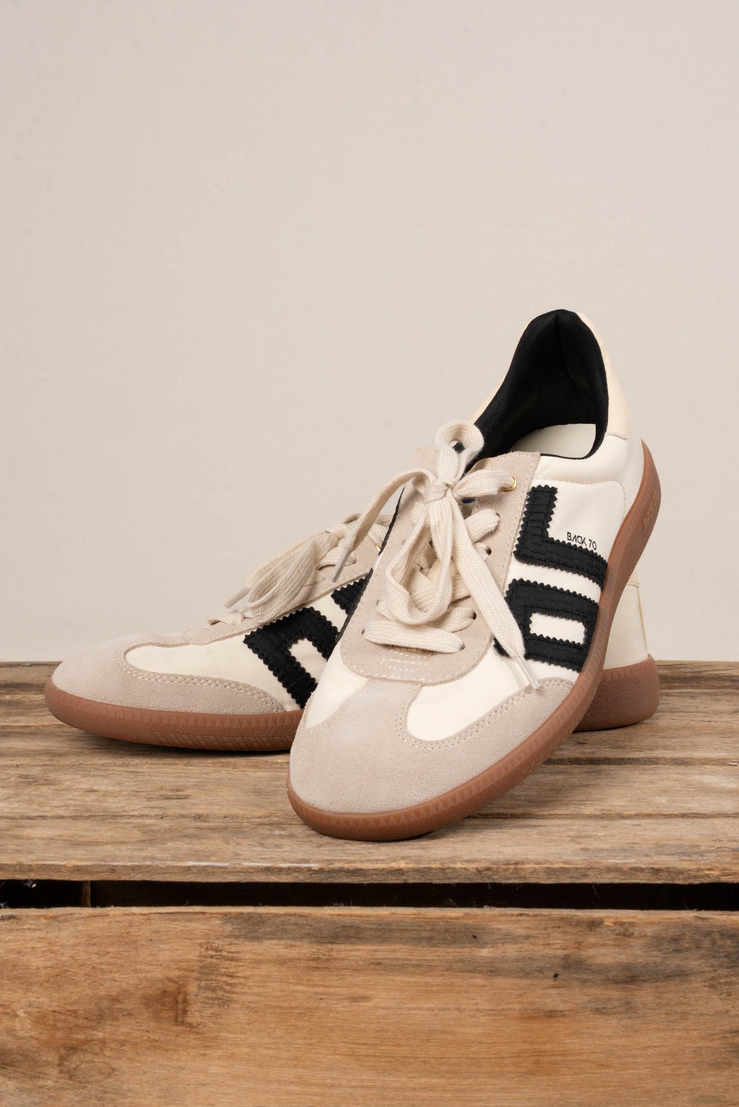 Back 70 Ghost Leather Sneaker