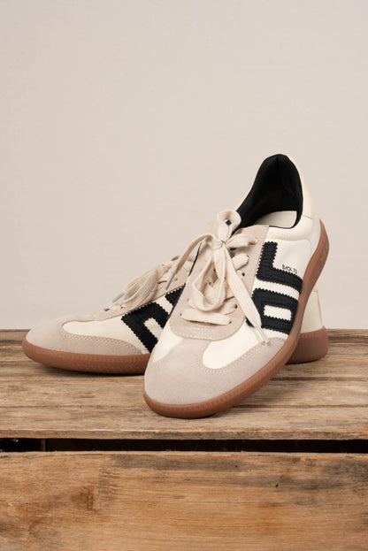 Back 70 Ghost Leather Sneaker
