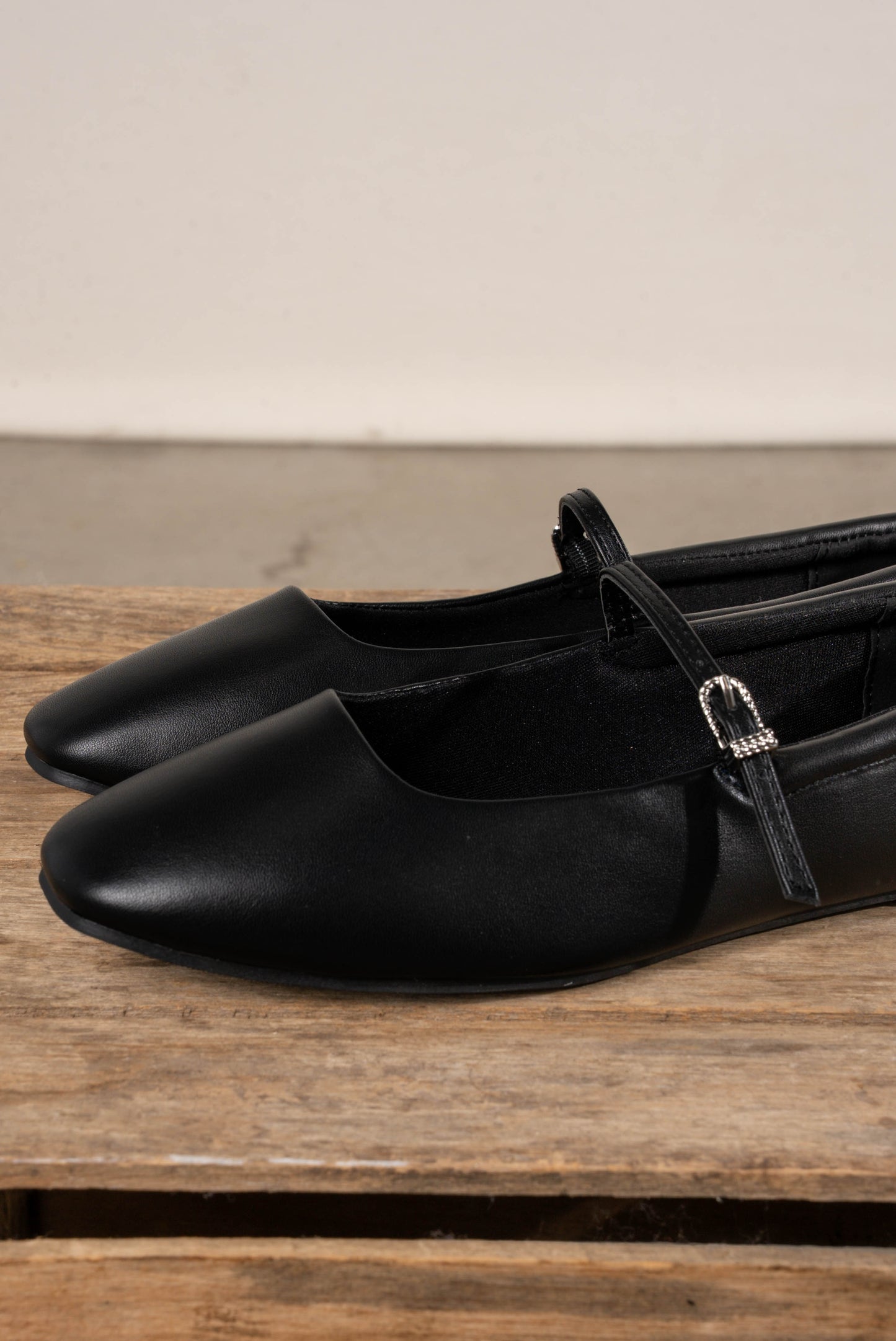 Kiana Mary Jane Flats