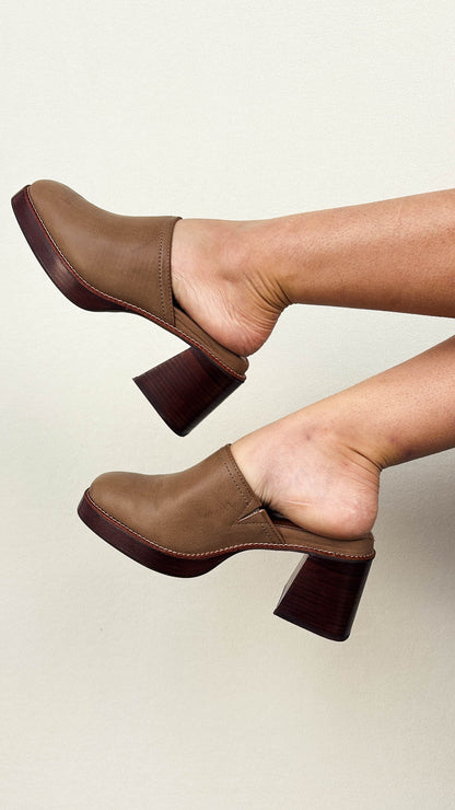 Ivaria Platform Clog