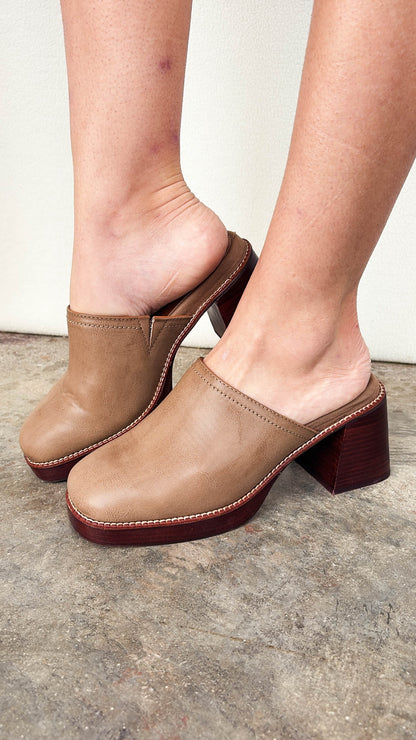 Ivaria Platform Clog