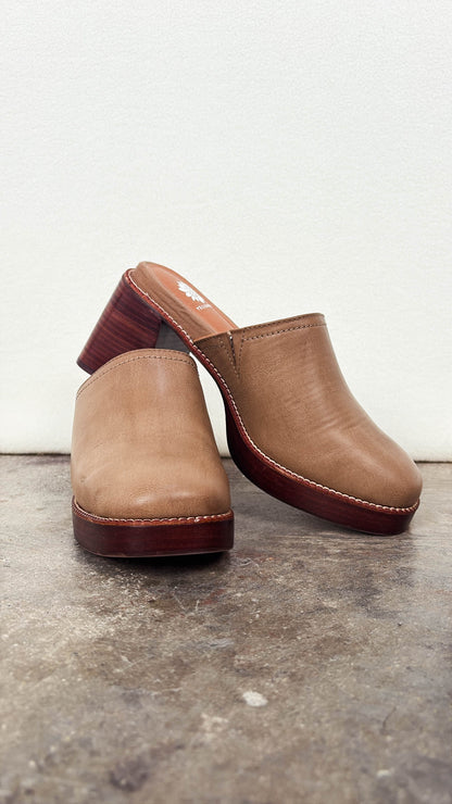 Ivaria Platform Clog