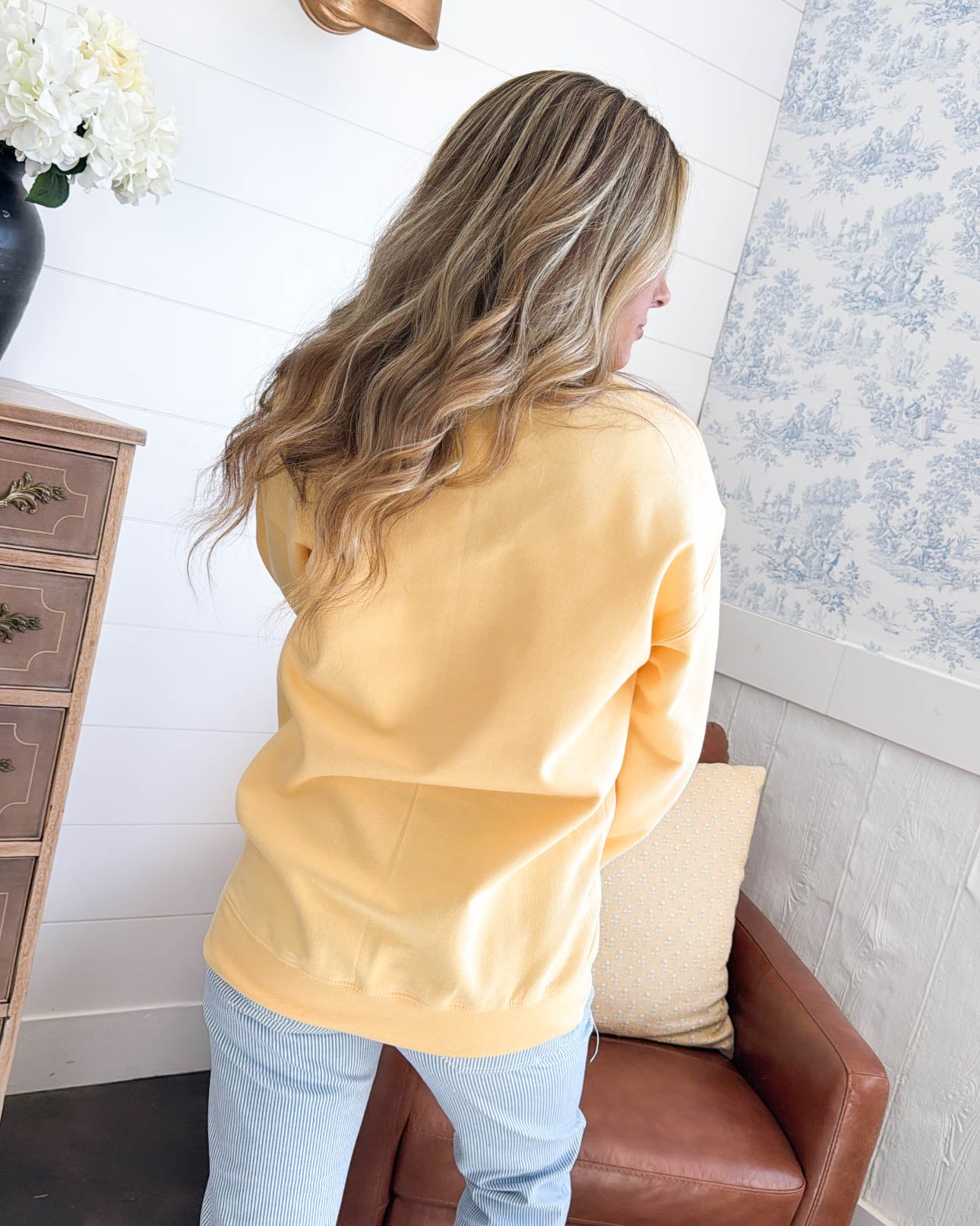 I Dilly And I Dally Graphic Sweatshirt