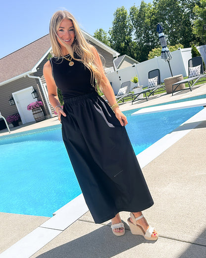 Twirl Worthy Contrast Piping Sleevless Maxi Dress
