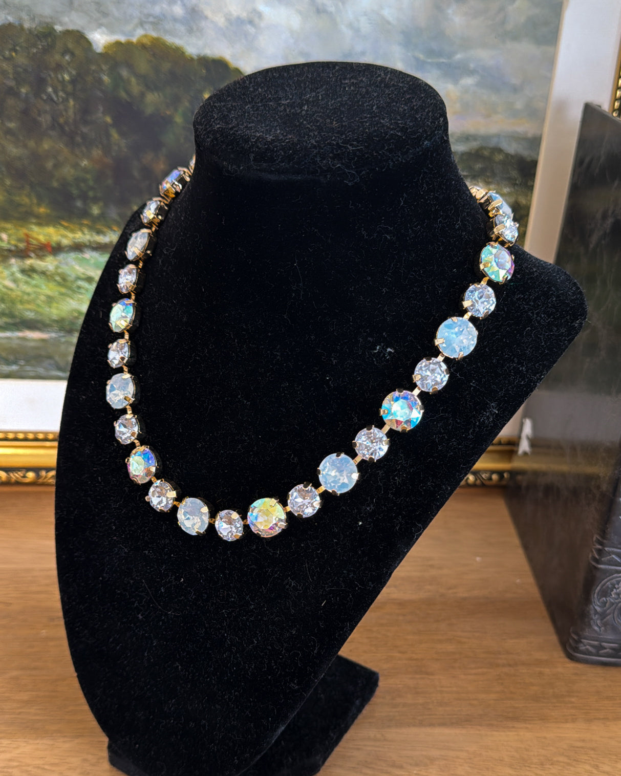 All That Sparkles Glass Stone Magnetic Choker Necklace