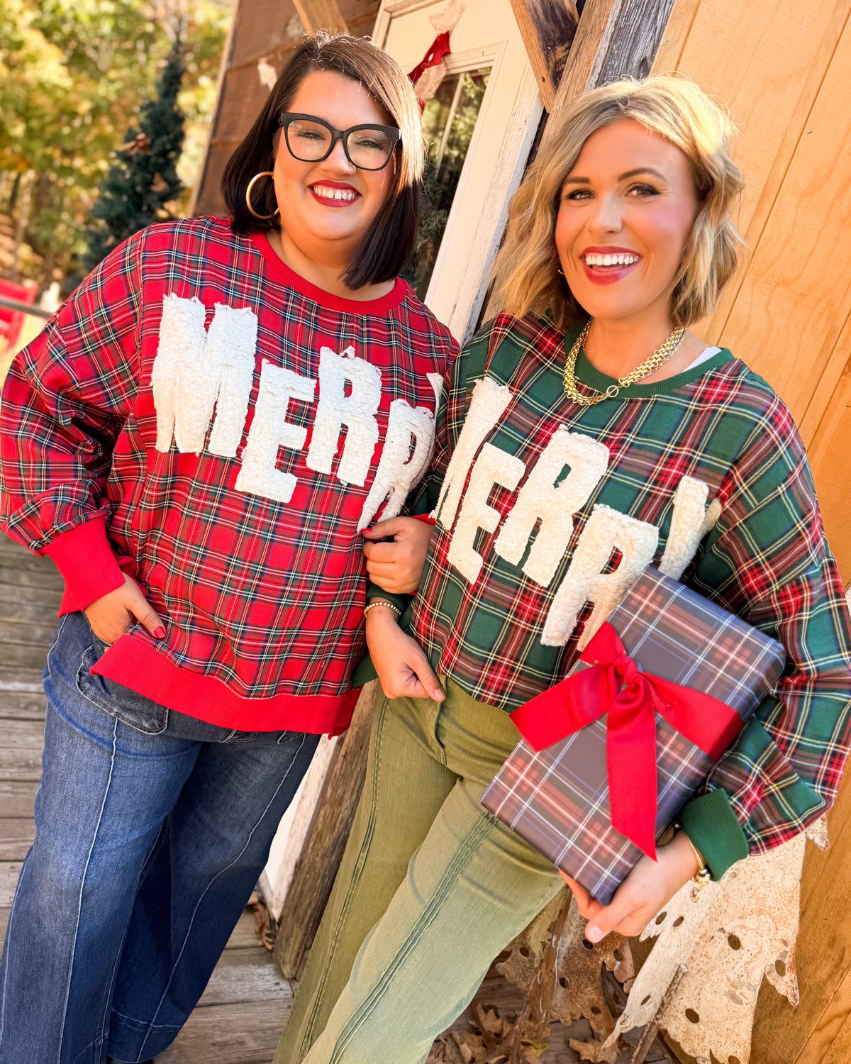 Merry Applique Plaid Hi-Lo Pullover