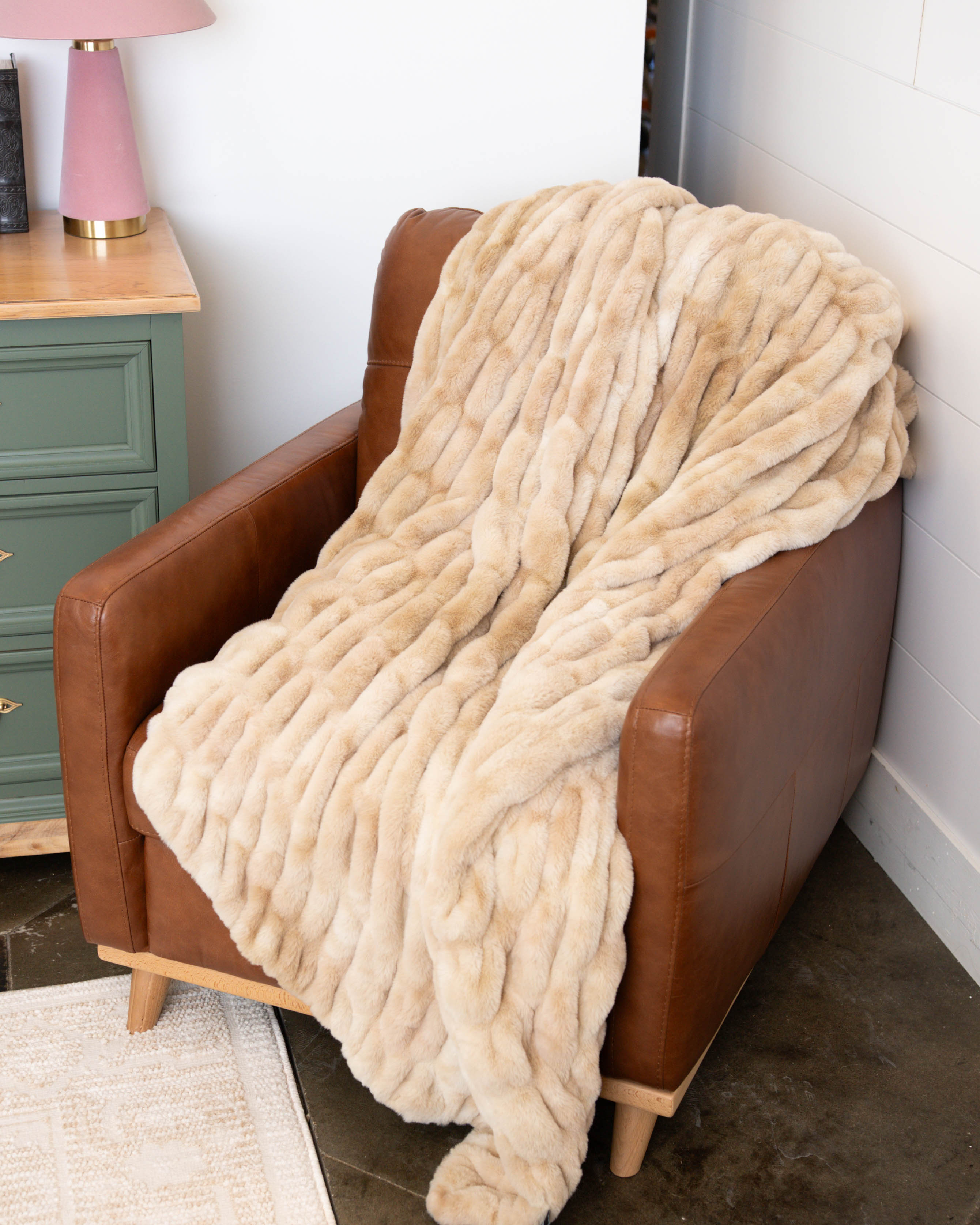 CAYA Blanket by Glamour Farms | Luxury Faux Fur Throw – Glamour